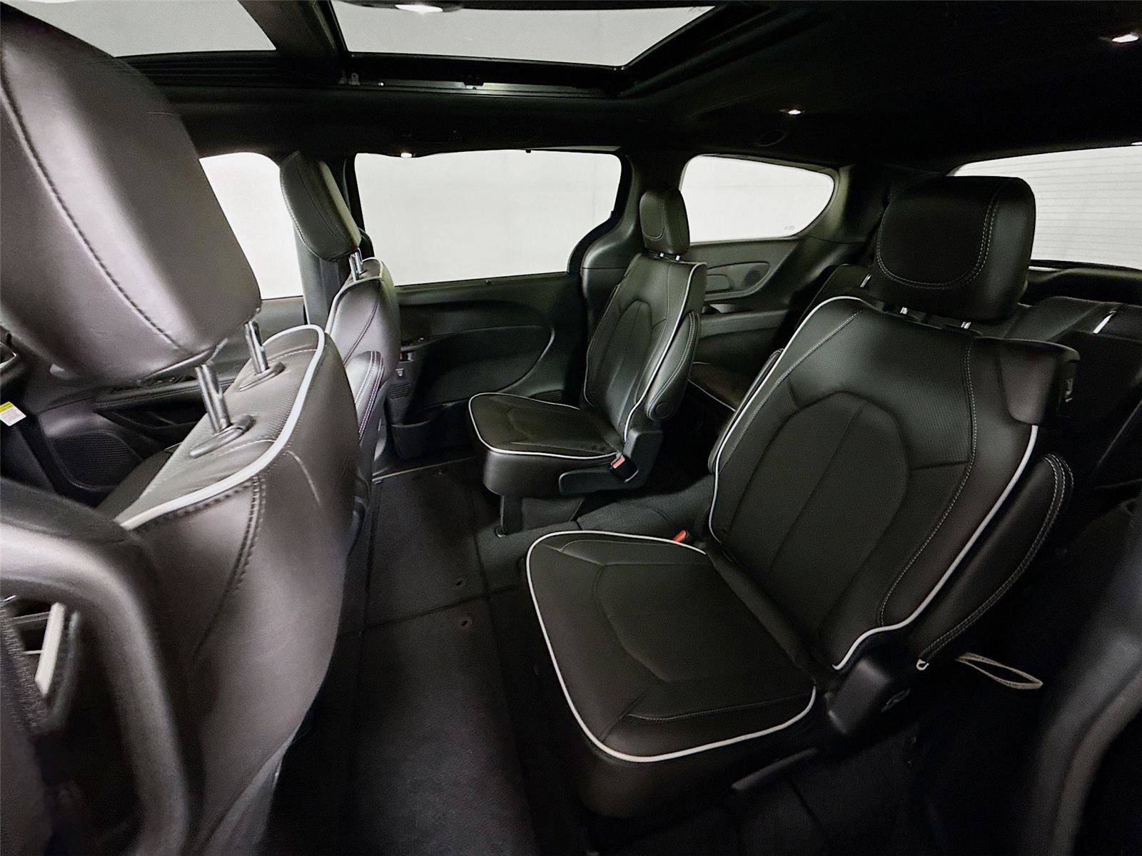 New 2026 Chrysler Pacifica Limited FWD image 19