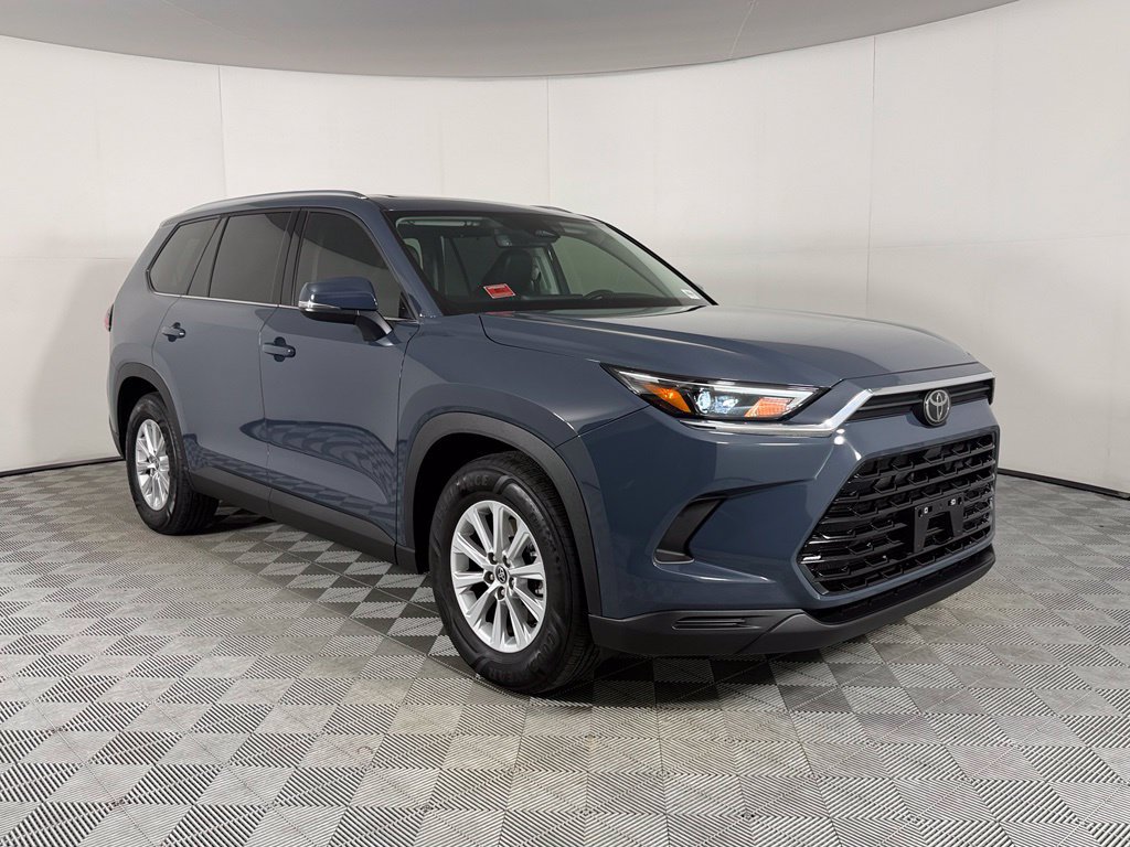 Used 2025 Toyota Grand Highlander AWD image 4