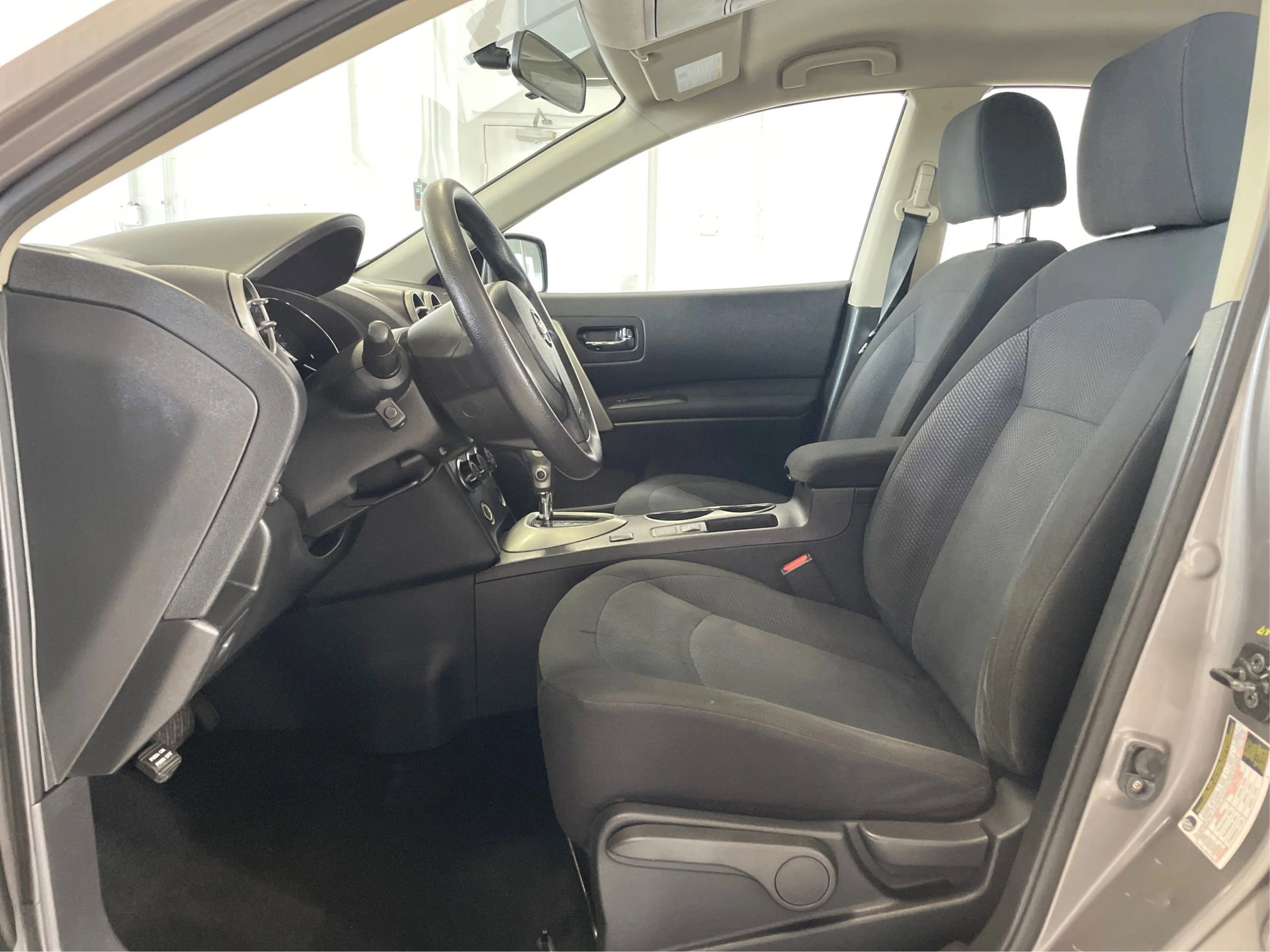 Used 2014 Nissan Rogue S image 9