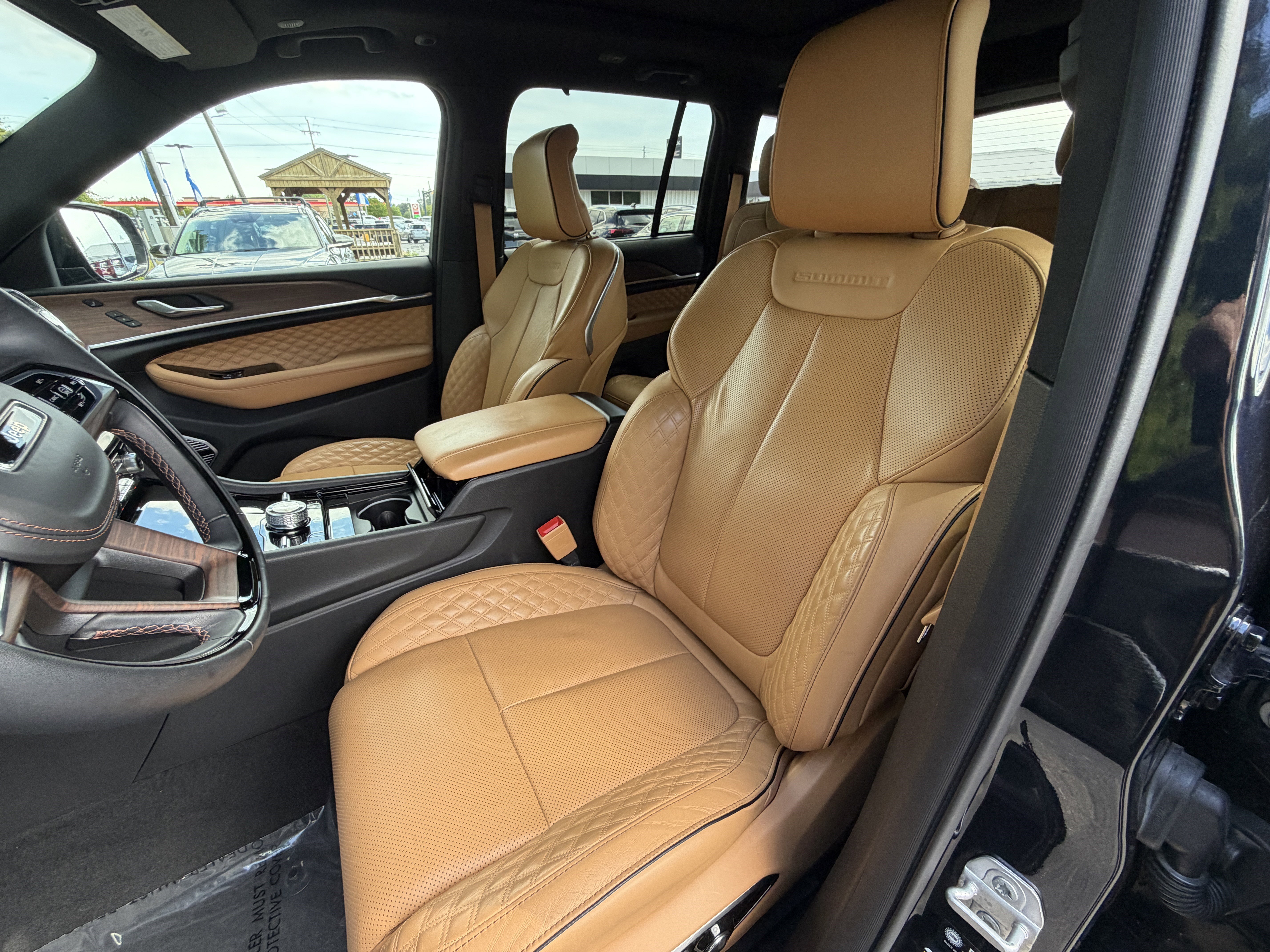 Used 2022 Jeep Grand Cherokee Summit w/ Advanced Protech Group IV AWD/4WD image 16
