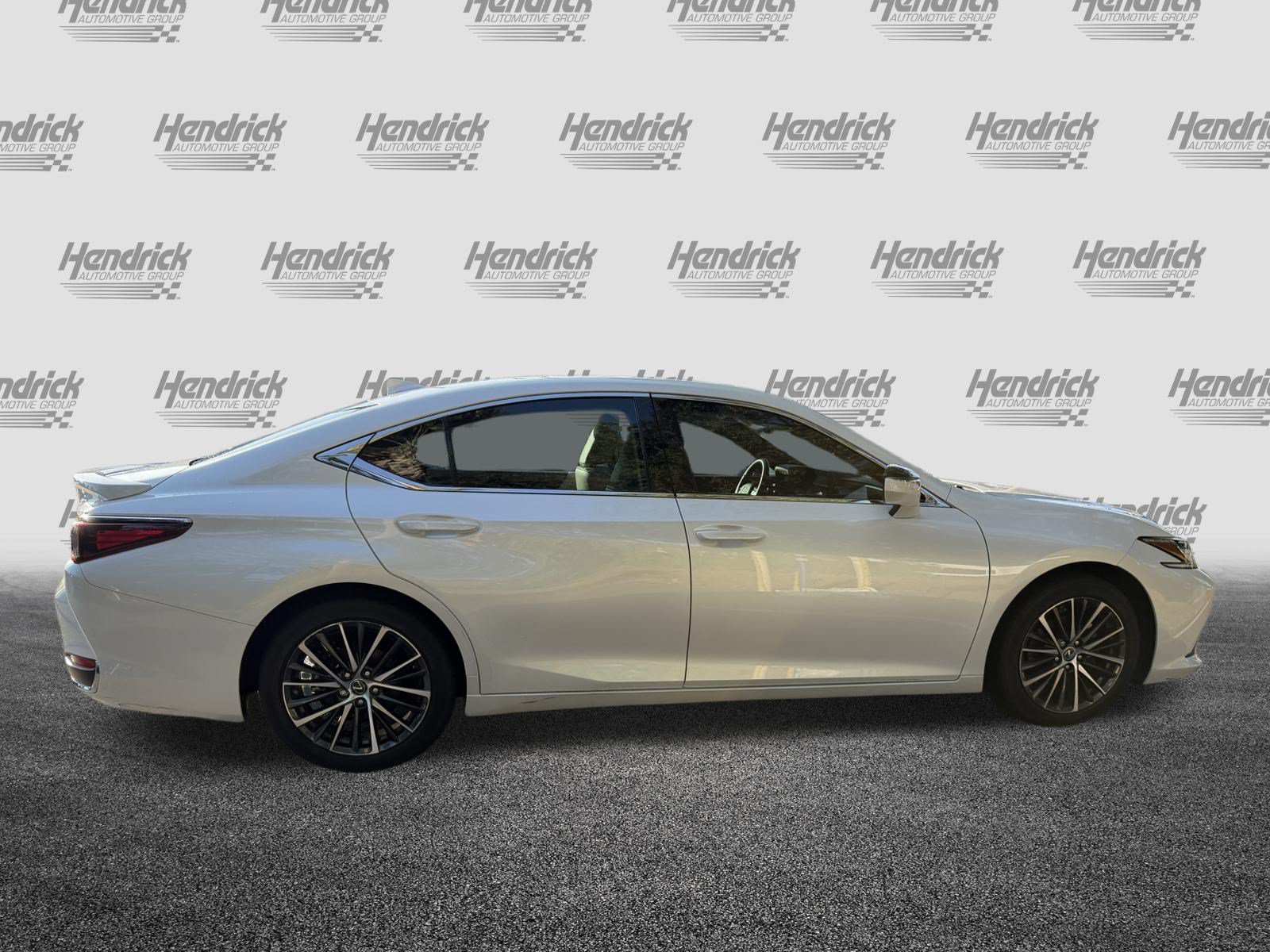 Used 2023 Lexus ES 300h w/ Premium Package FWD image 10