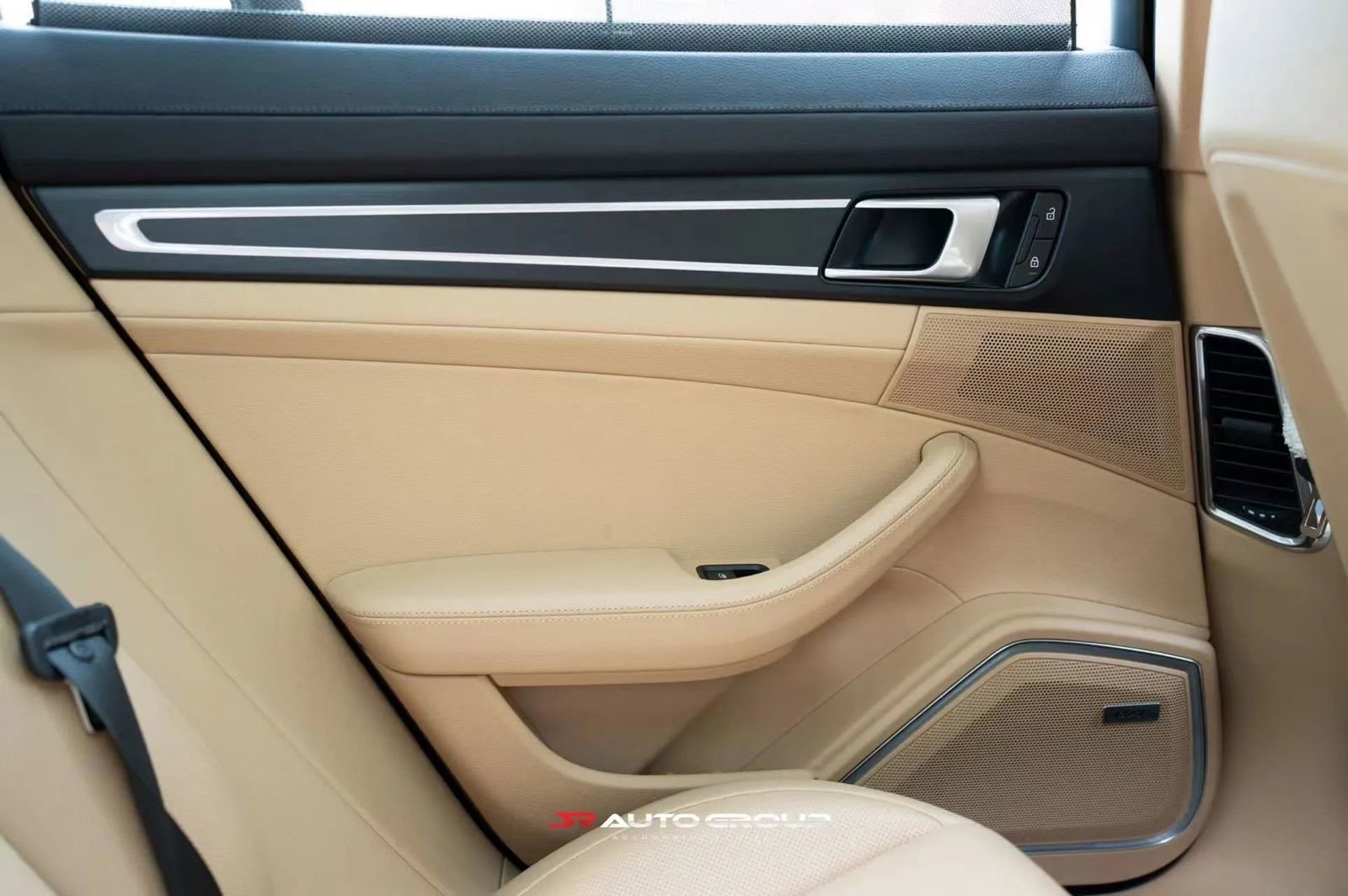 Used 2023 Porsche Panamera 4 Platinum Edition image 17