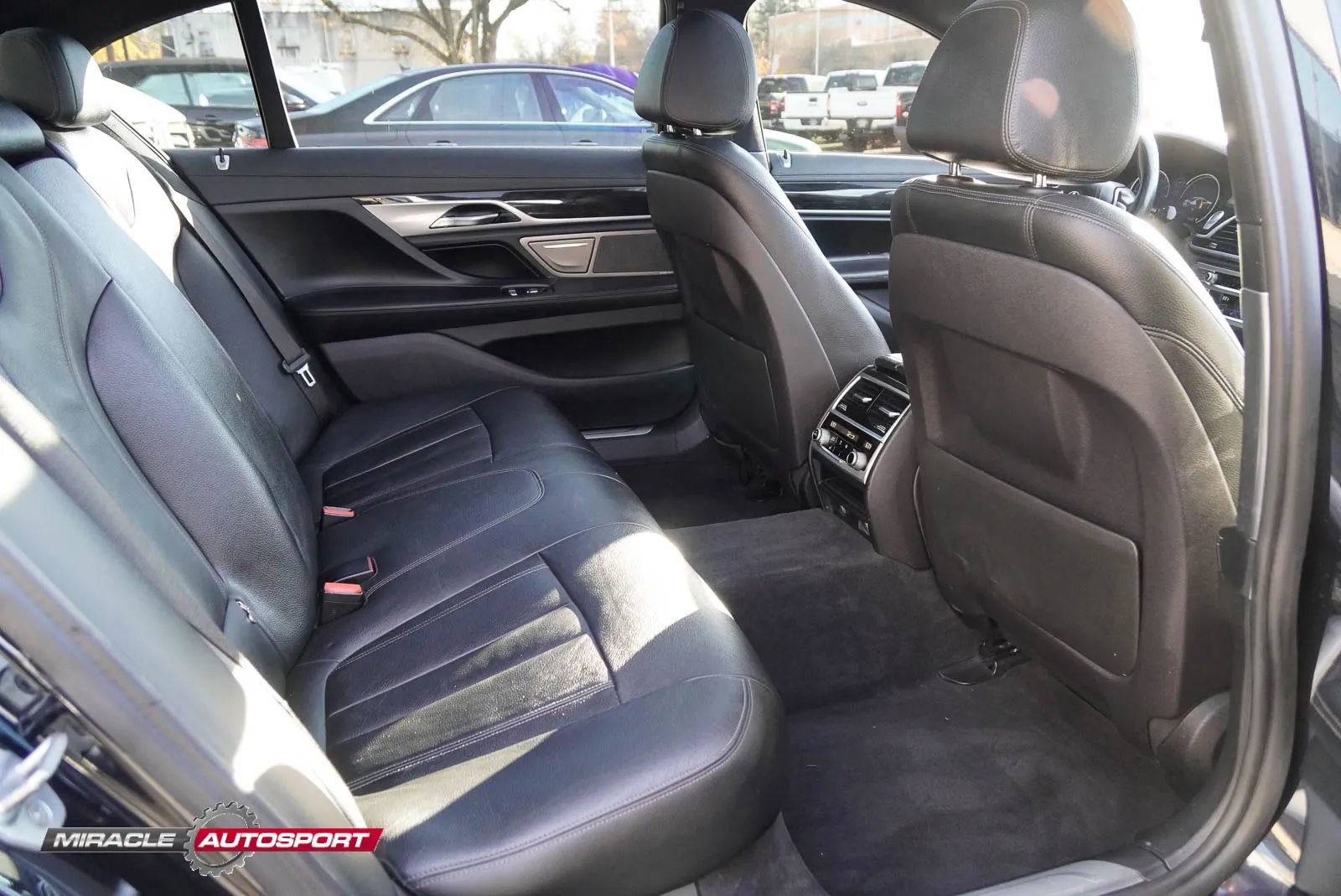 Used 2018 BMW 740i w/ M Sport Package image 33