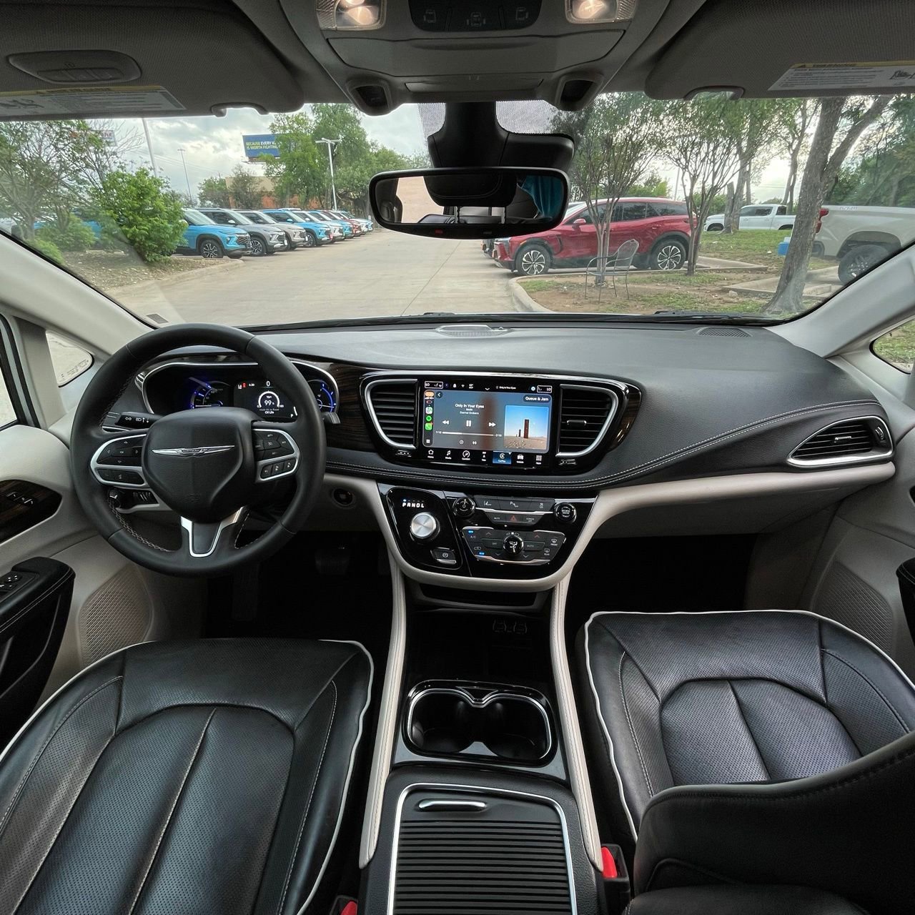 Used 2023 Chrysler Pacifica Limited image 10