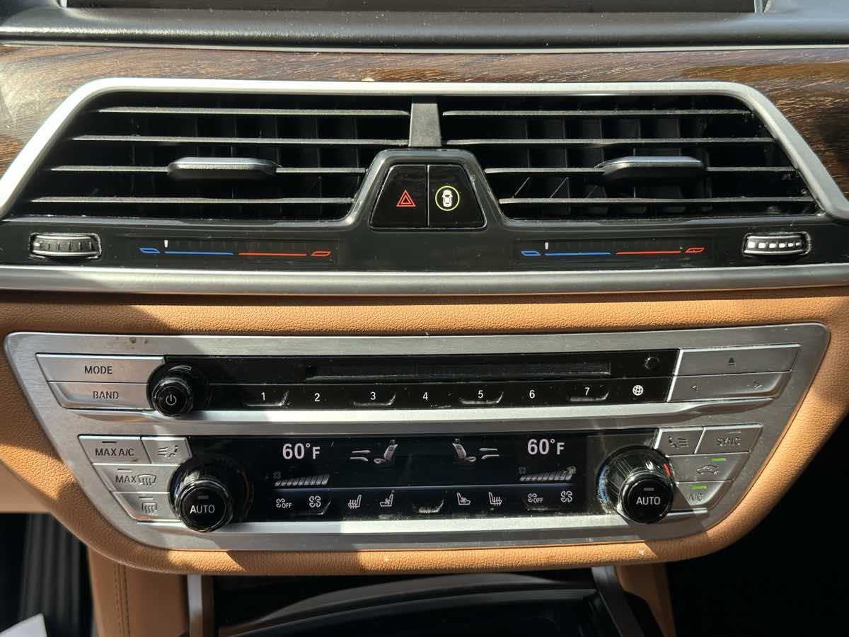 Used 2020 BMW 750i xDrive w/ Executive Package AWD/4WD image 20
