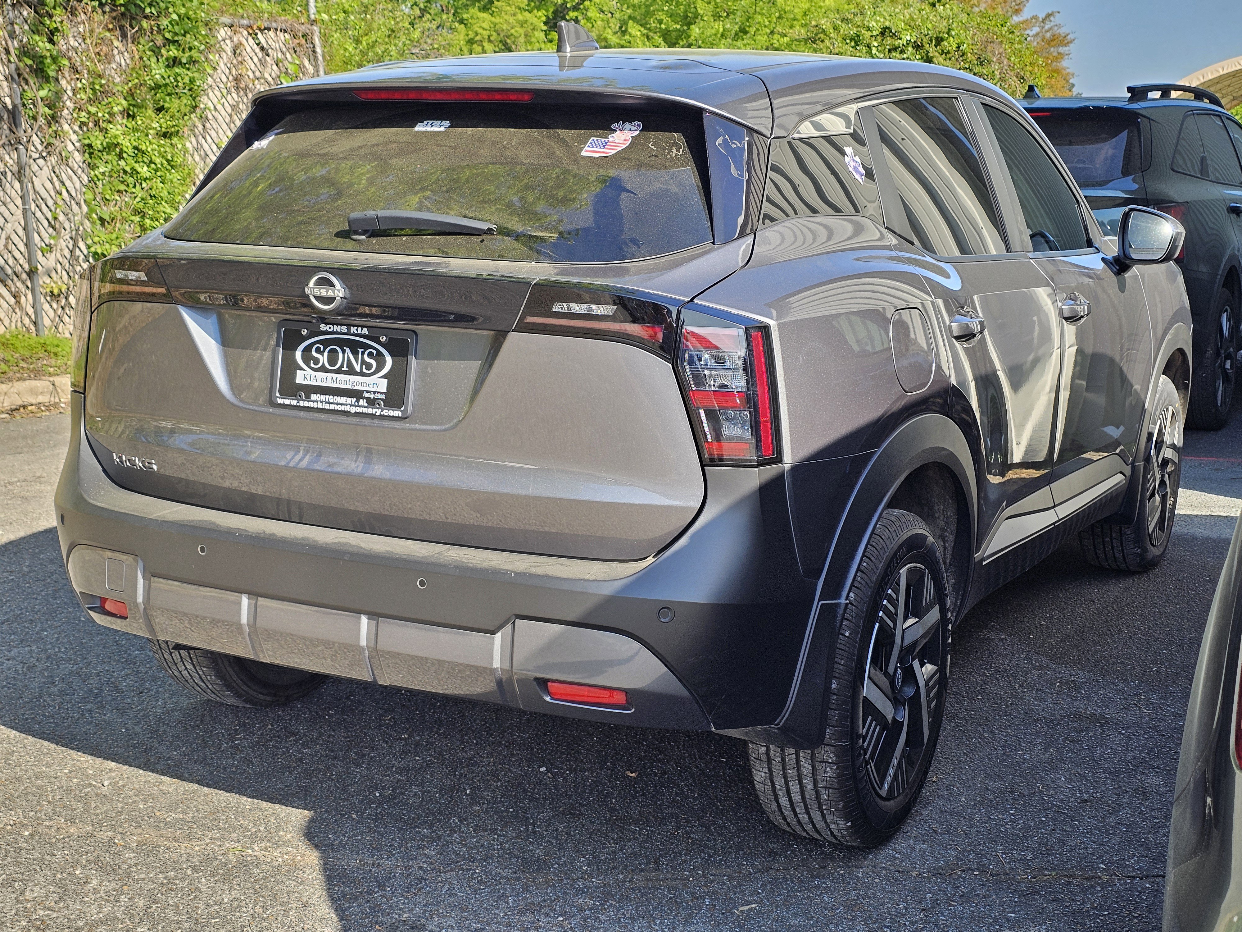 Used 2025 Nissan Kicks SV image 7