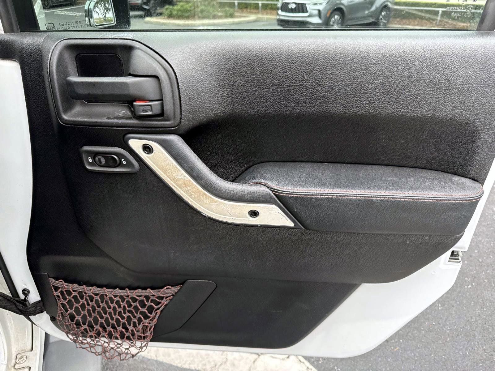 Used 2012 Jeep Wrangler Unlimited Sahara image 12