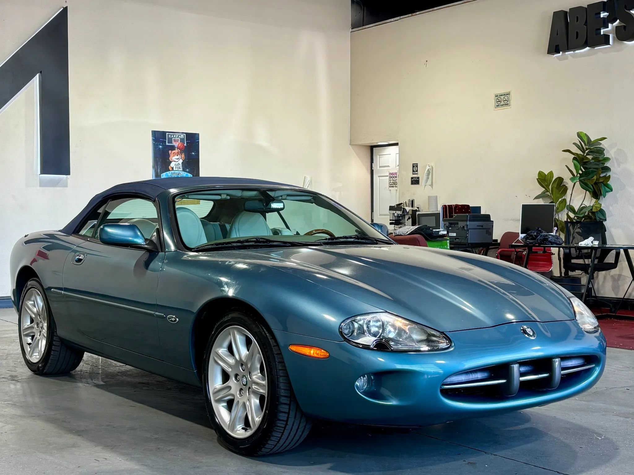 Used 2000 Jaguar XK8 Convertible RWD image 2