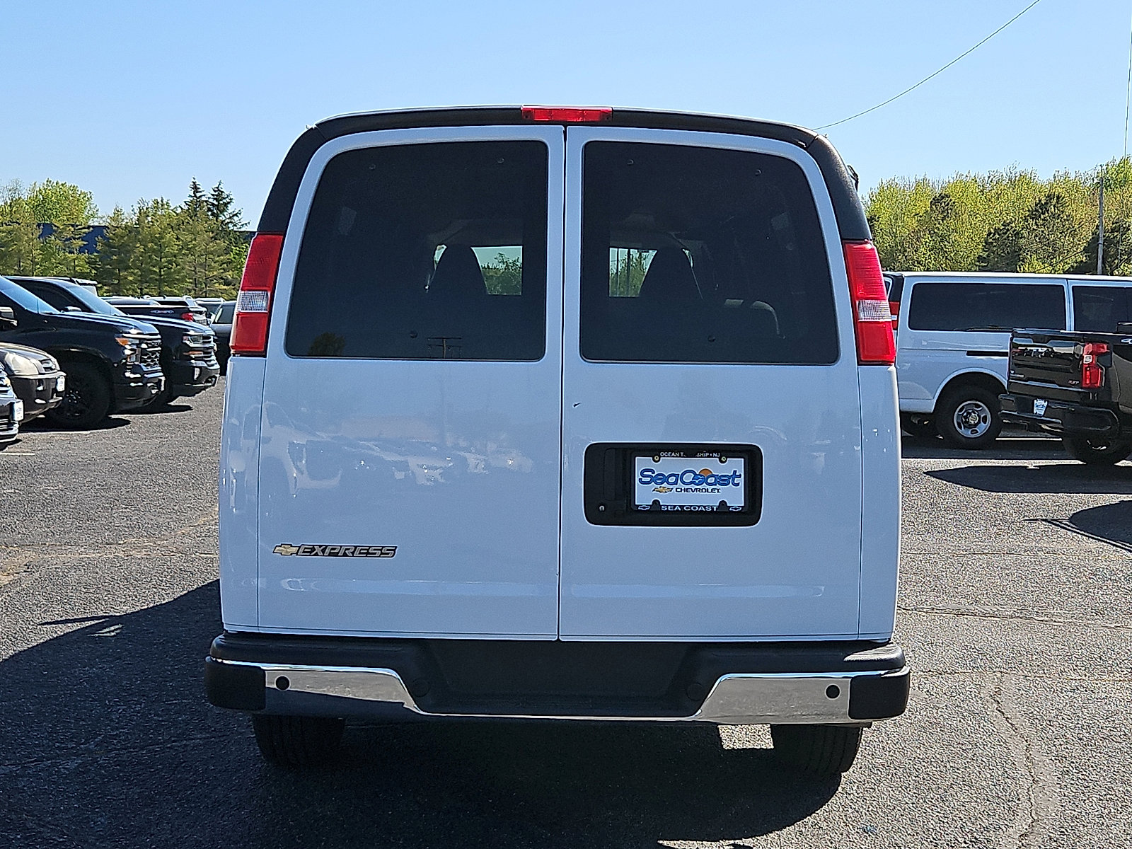 Used 2024 Chevrolet Express 3500 LT w/ LT Preferred Equipment Group RWD image 5