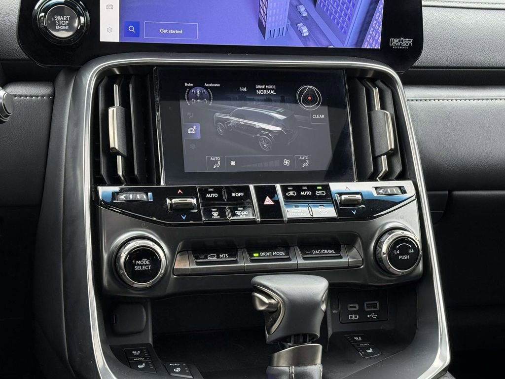 Used 2022 Lexus LX 600 4WD w/ Appearance Package image 18