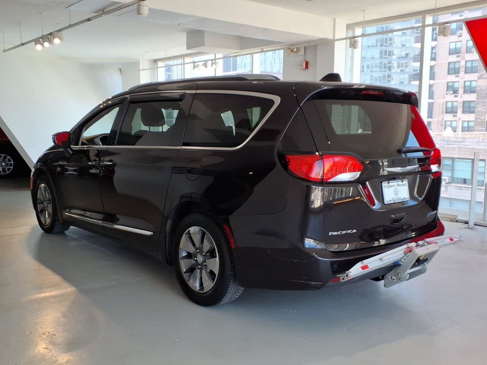 Used 2018 Chrysler Pacifica Limited w/ Advanced Safetytec Group FWD image 6
