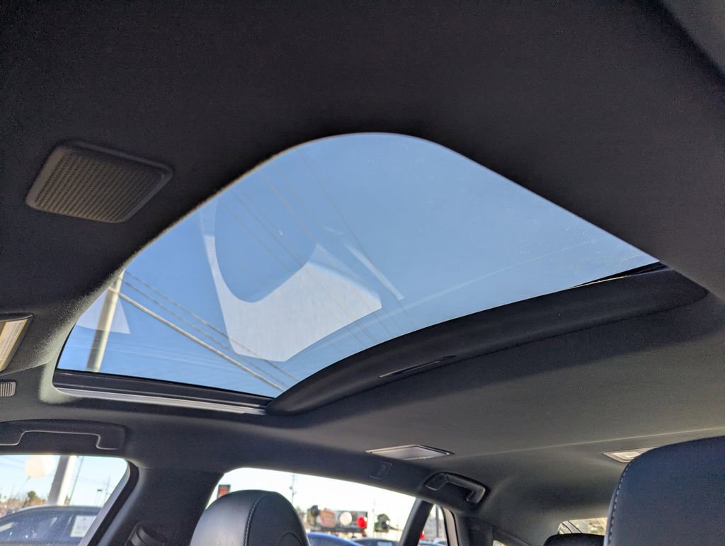 Used 2022 Lexus LS 500 w/ Accessory Package (Z2) image 17