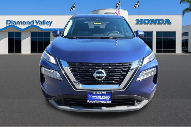 Used 2023 Nissan Rogue SV image 2