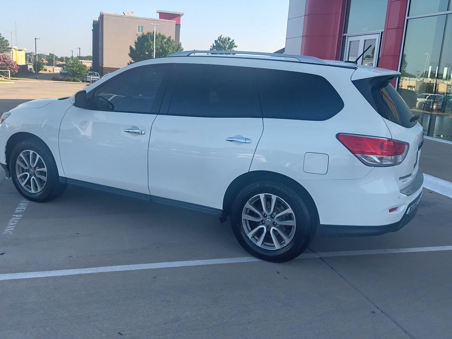 Used 2016 Nissan Pathfinder SV FWD image 9