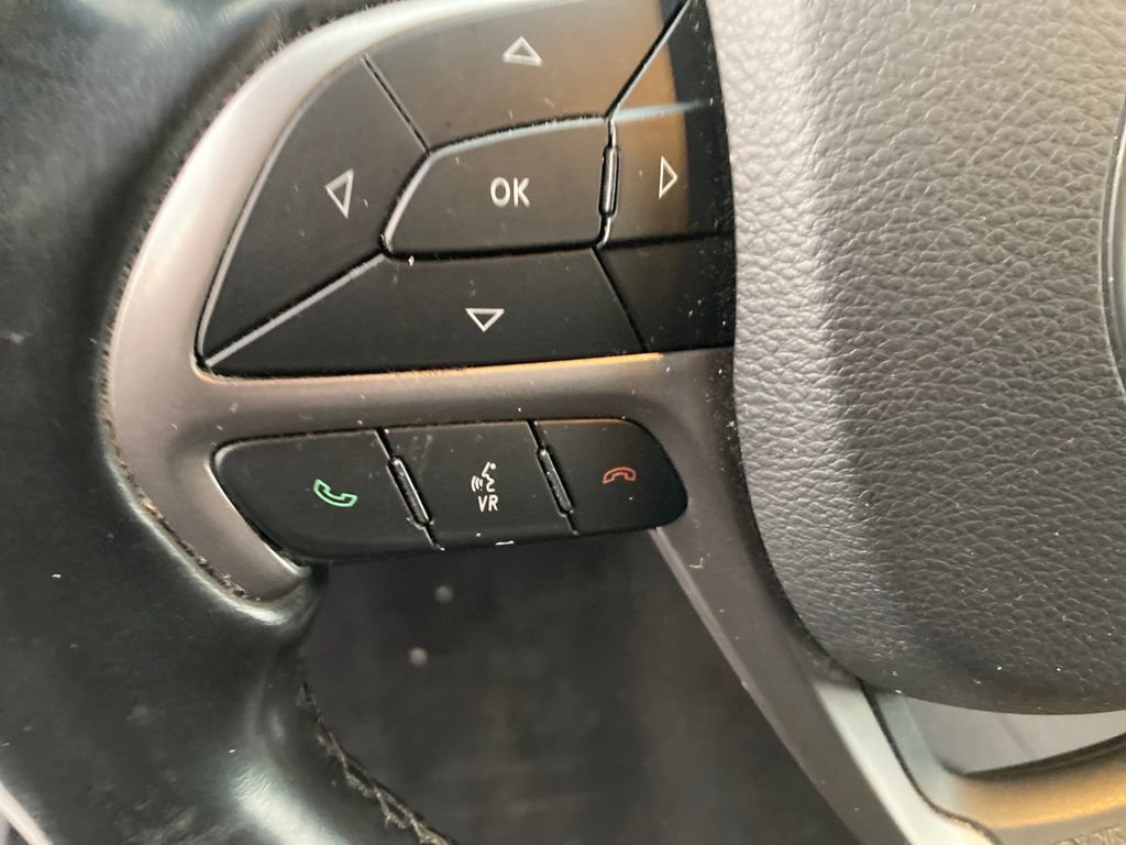 Used 2020 Jeep Grand Cherokee Laredo image 35