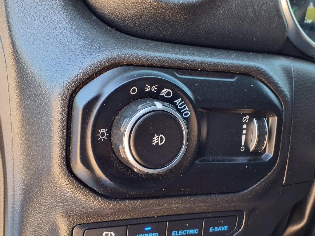 Used 2023 Jeep Wrangler Unlimited Sahara AWD/4WD image 24