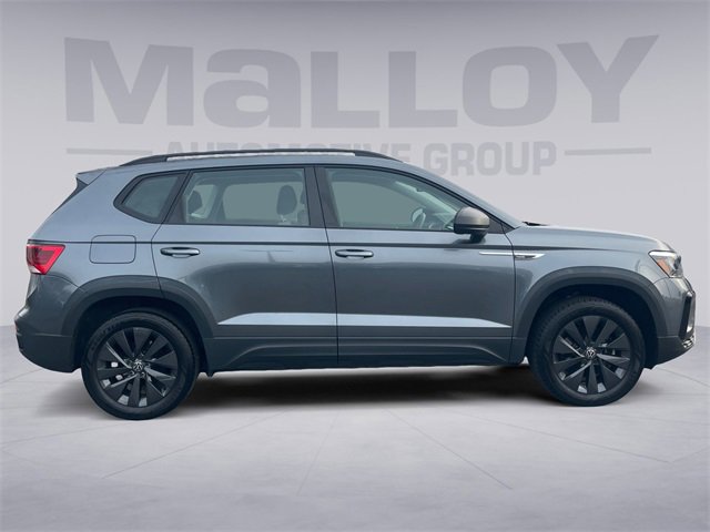 Used 2022 Volkswagen Taos S image 2