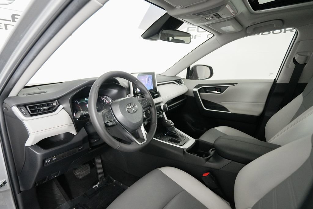 Used 2023 Toyota RAV4 XLE Premium image 10