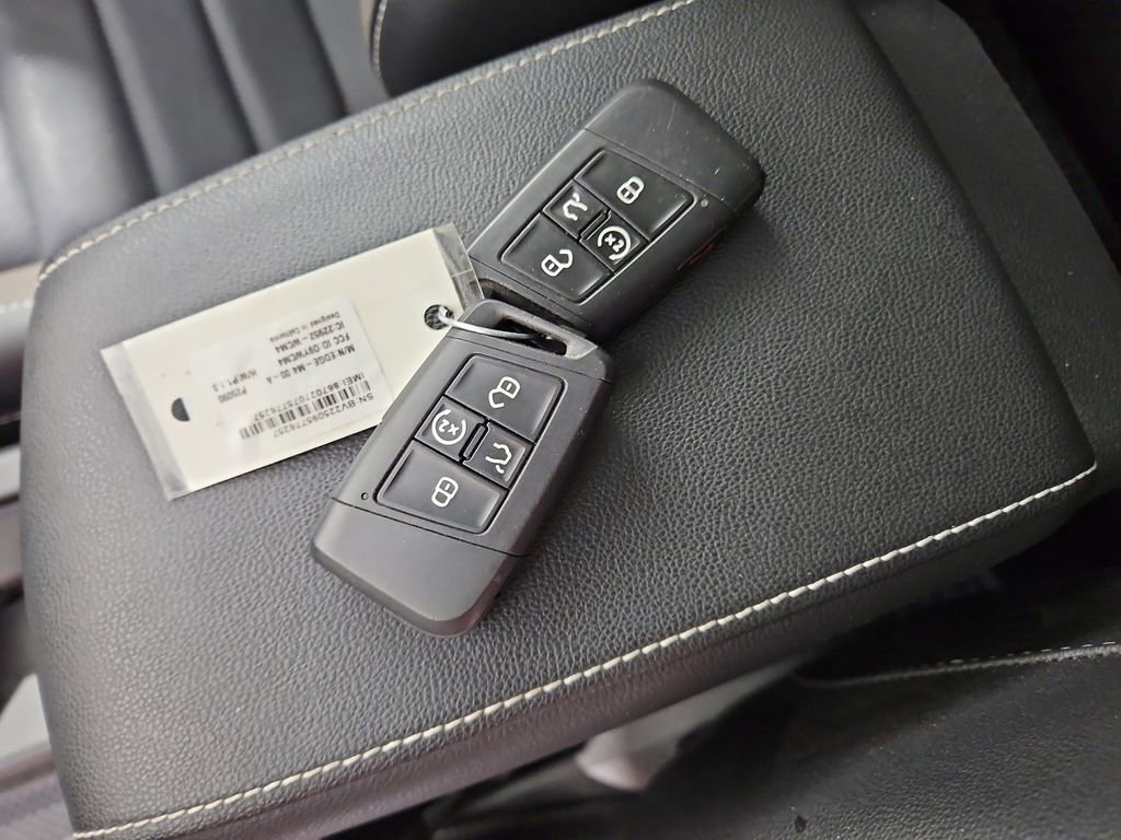 Certified 2022 Volkswagen Taos SEL image 31