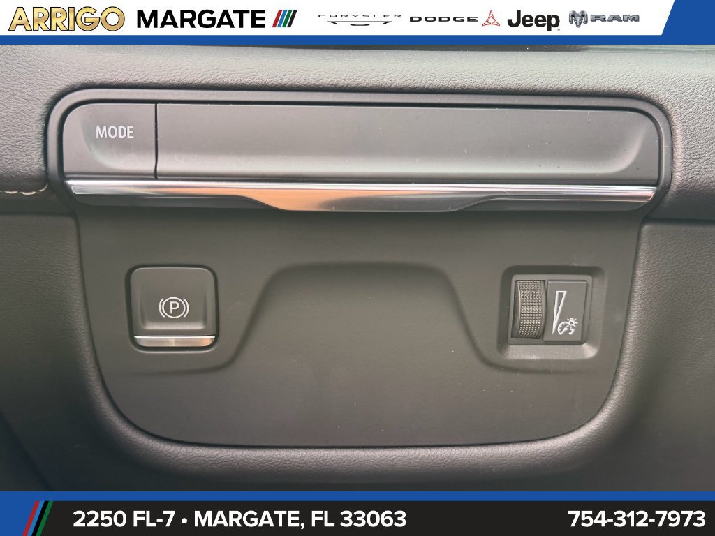 Used 2023 Cadillac Escalade ESV Luxury RWD image 34