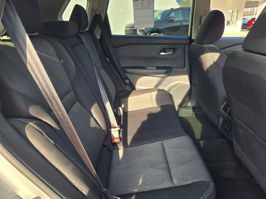 Used 2025 Nissan Rogue SV FWD image 9