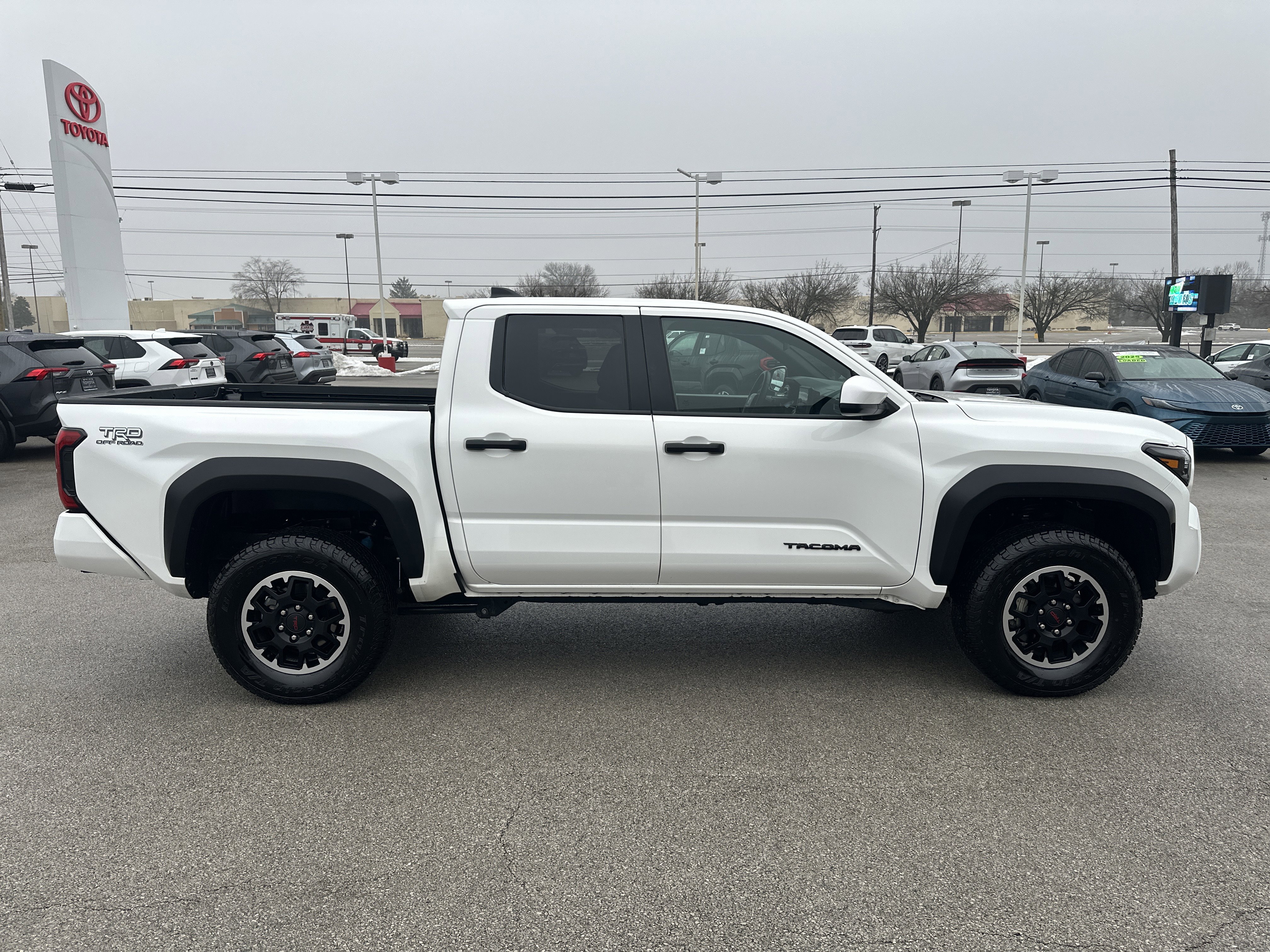 Certified 2025 Toyota Tacoma TRD Off-Road image 4
