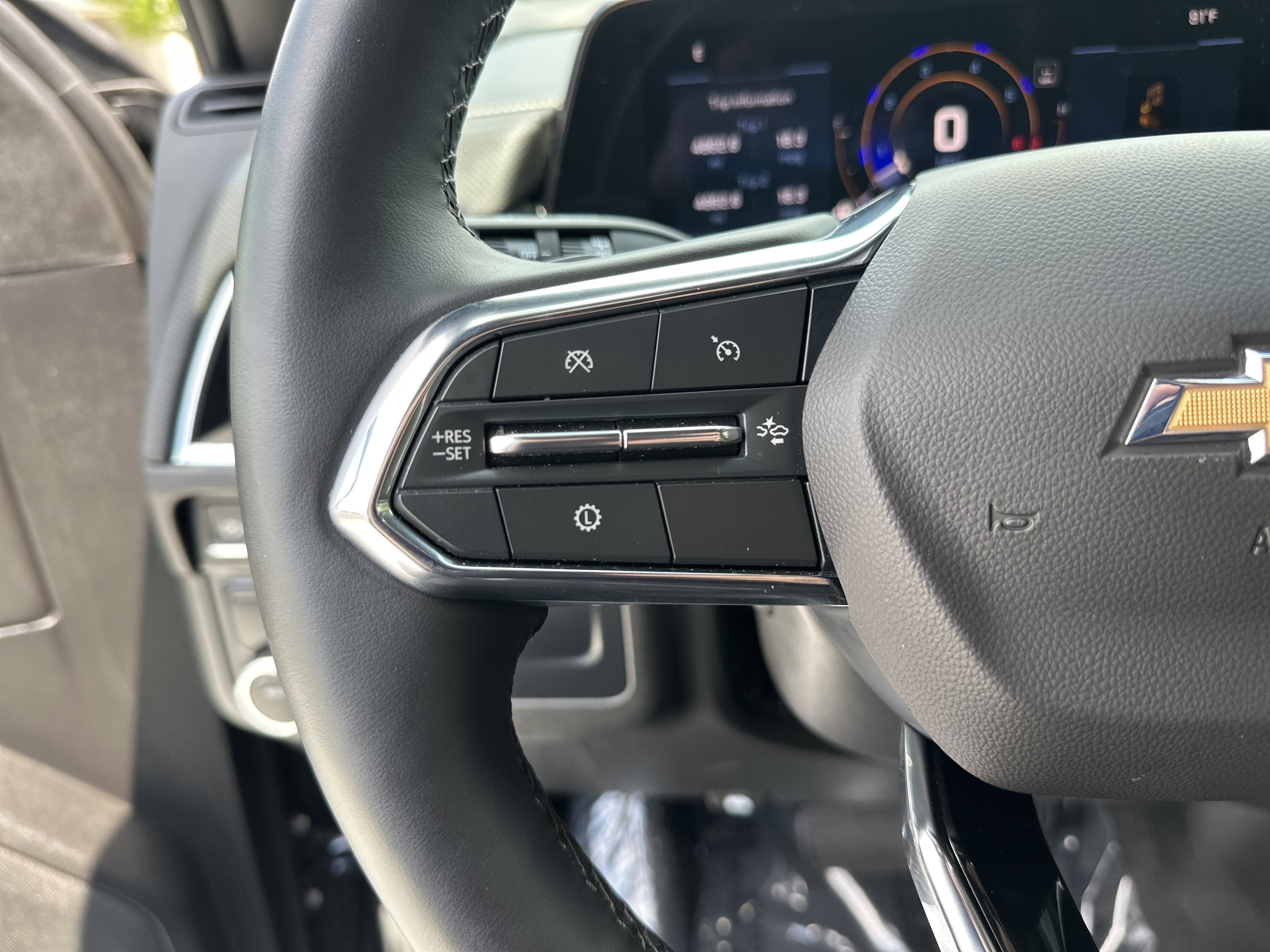 Used 2025 Chevrolet Suburban Premier RWD image 19