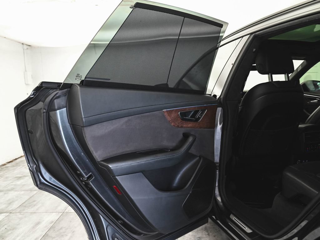 Used 2020 Audi Q8 Prestige AWD/4WD image 12