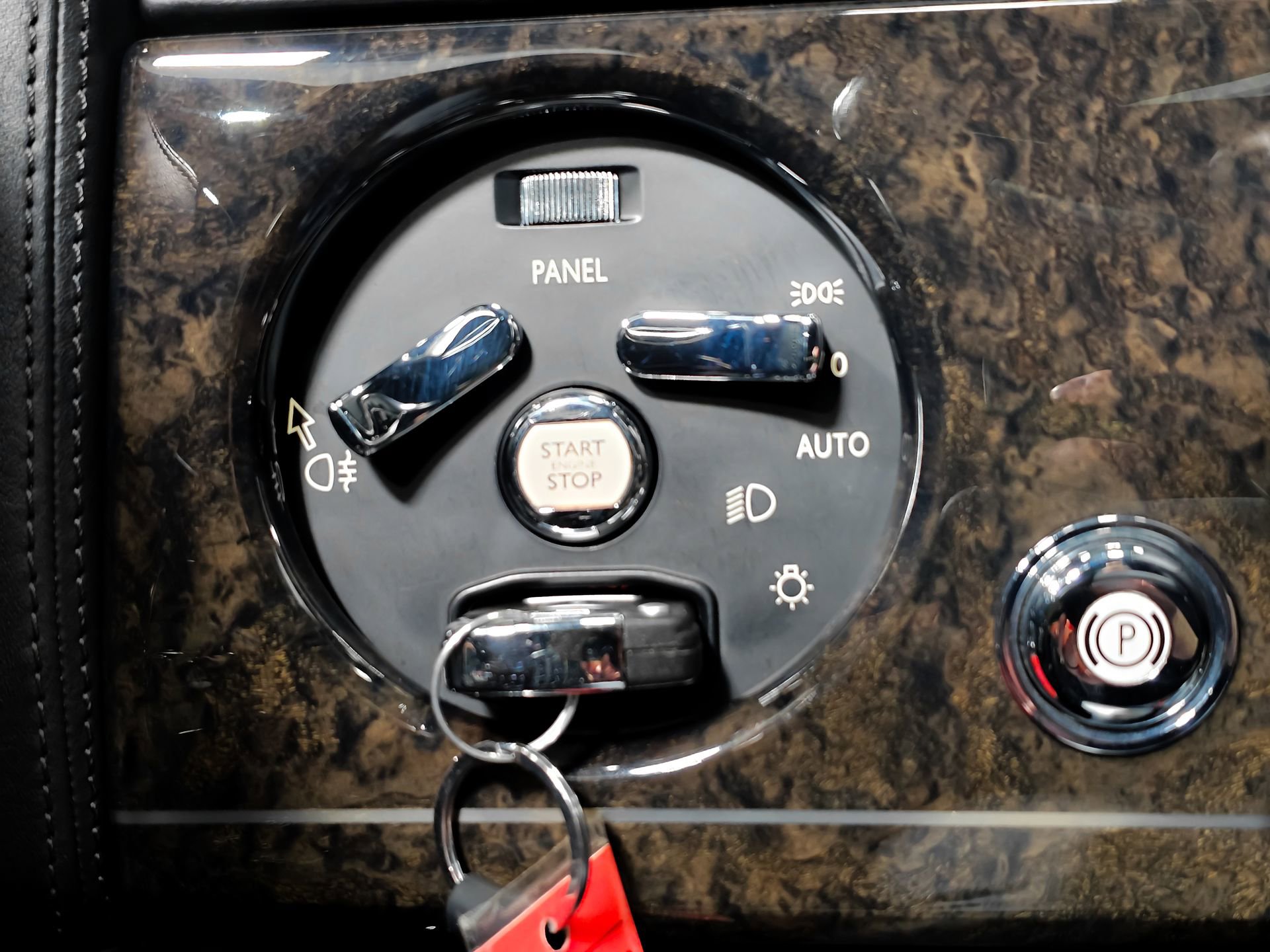 Used 2006 Rolls-Royce Phantom Sedan image 35