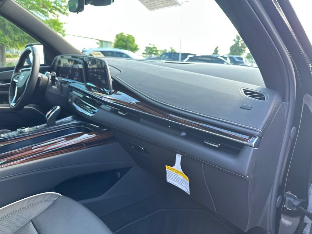 Used 2024 Cadillac Escalade Premium Luxury w/ Performance Package AWD/4WD image 37