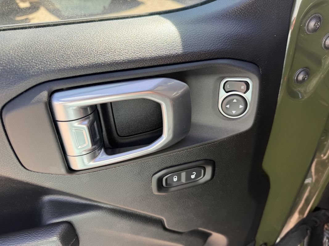 Used 2022 Jeep Wrangler Sport AWD/4WD image 9