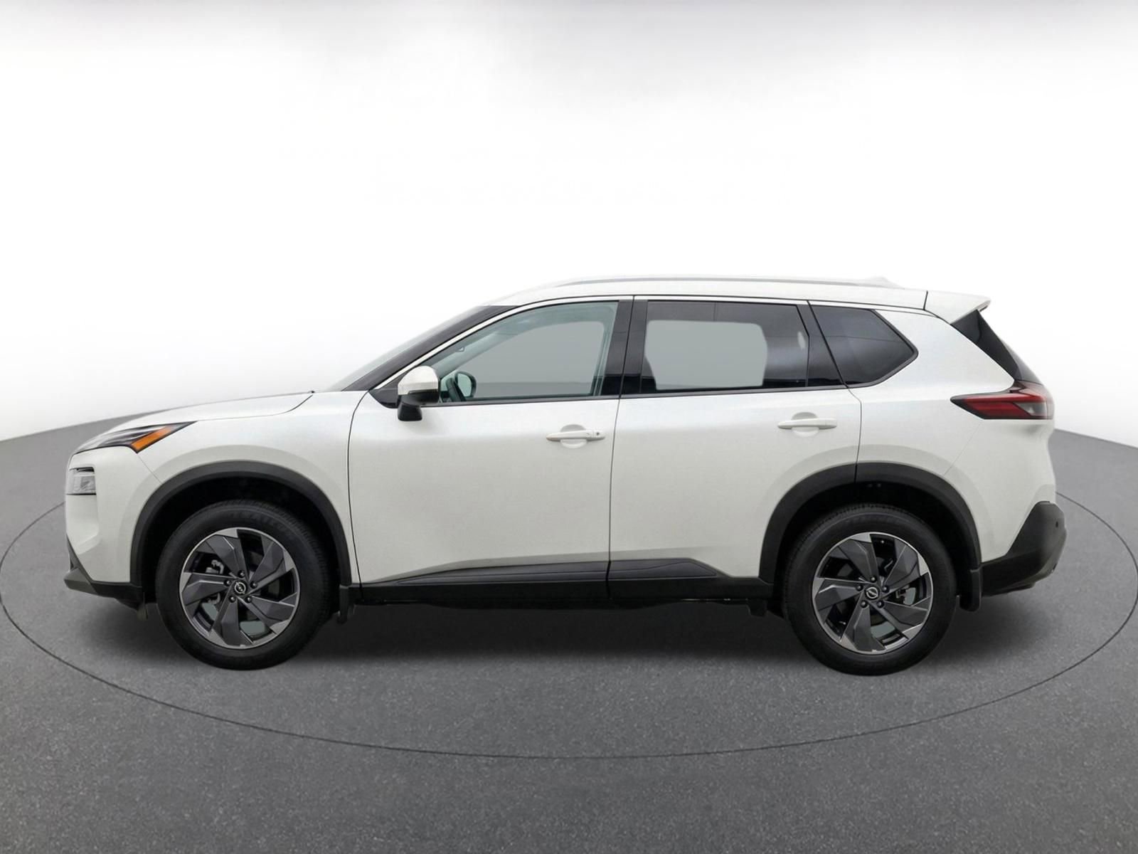 Used 2025 Nissan Rogue SV FWD image 4