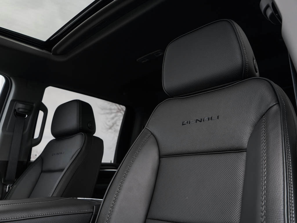 New 2026 GMC Sierra 3500 Denali w/ Denali Reserve Package image 18