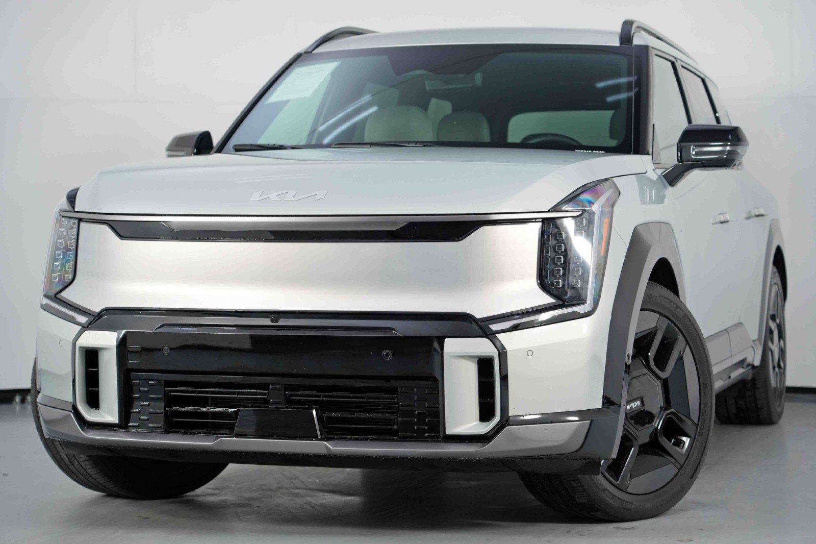 Used 2024 Kia EV9 GT-Line image 3