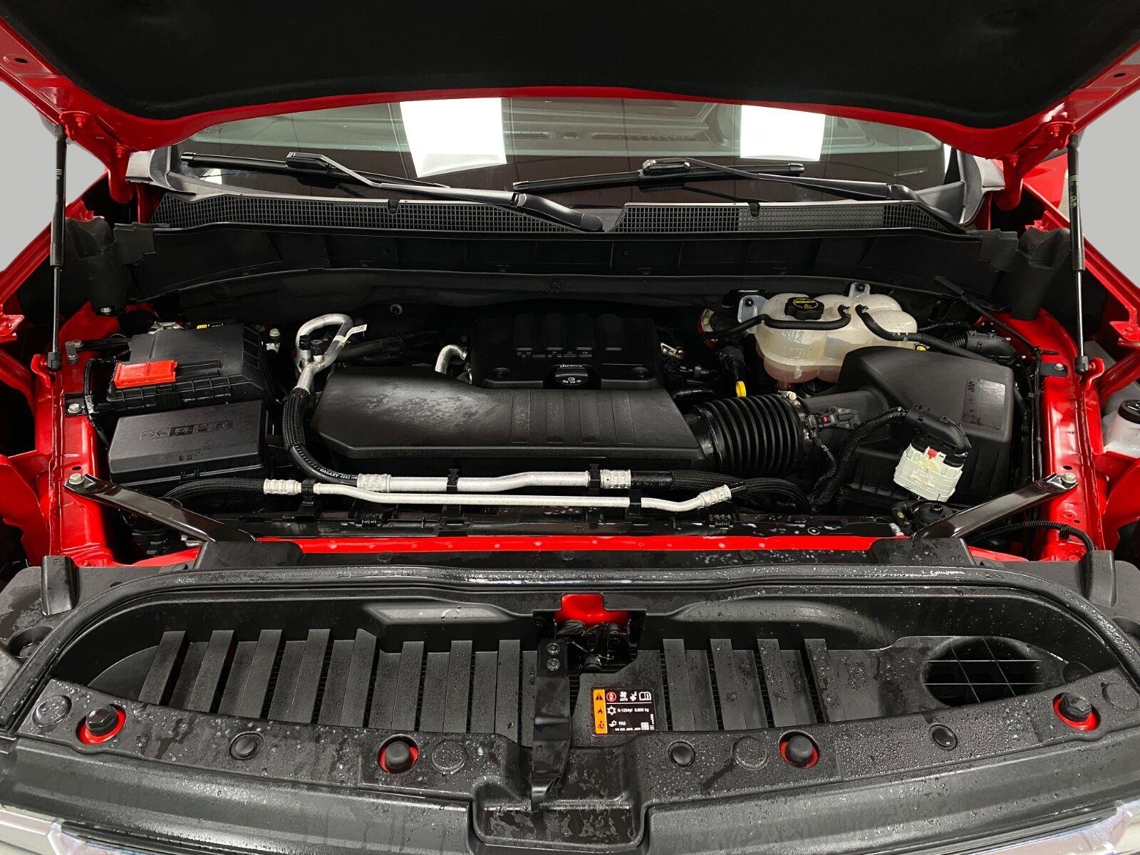 Used 2024 Chevrolet Silverado 1500 LT AWD/4WD image 11