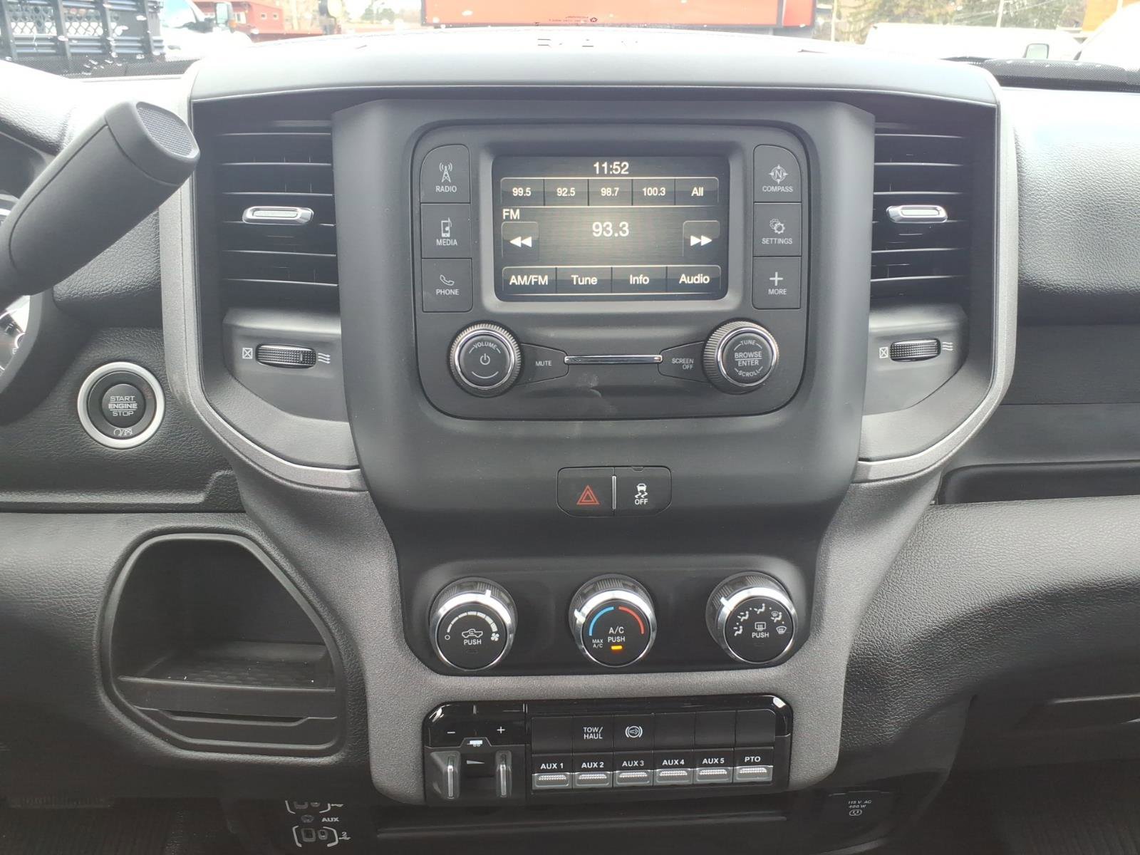 Used 2024 RAM 5500 Tradesman w/ Chrome Appearance Group AWD/4WD image 16