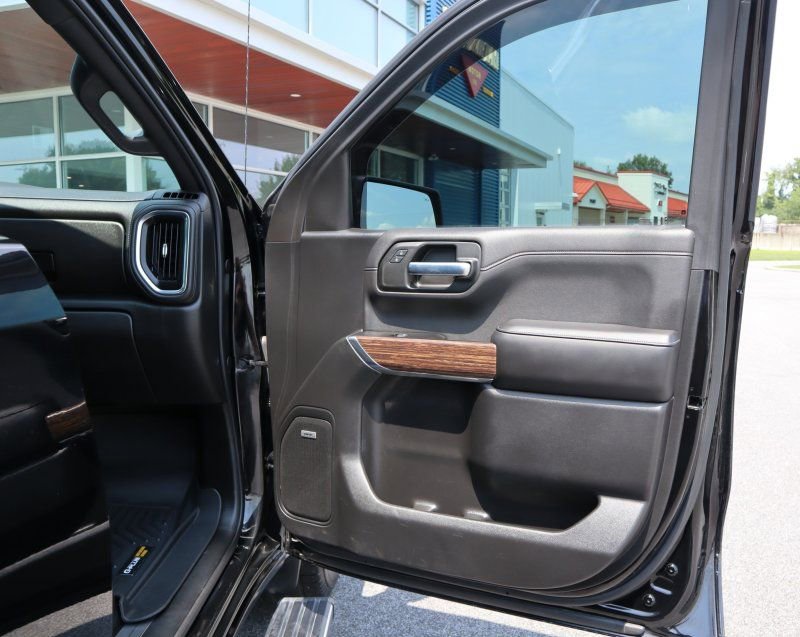 Used 2019 Chevrolet Silverado 1500 High Country w/ Technology Package image 23