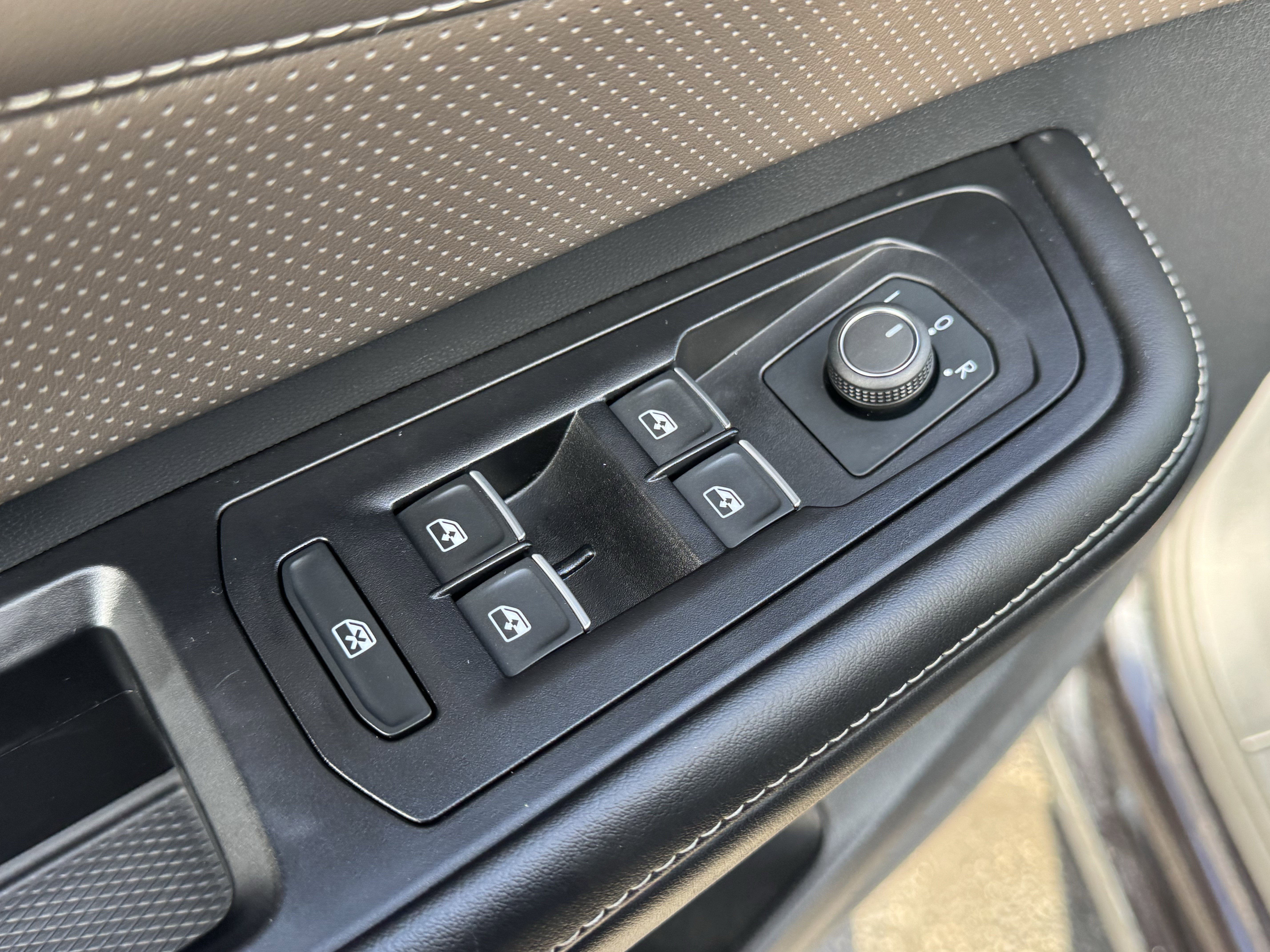 Used 2024 Volkswagen Atlas SEL image 24