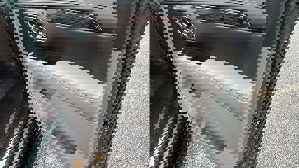 Certified 2023 Chevrolet Suburban LT w/ Luxury Package image 17