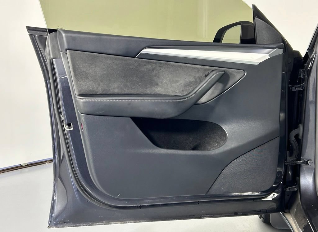 Used 2024 Tesla Model Y 2WD image 29