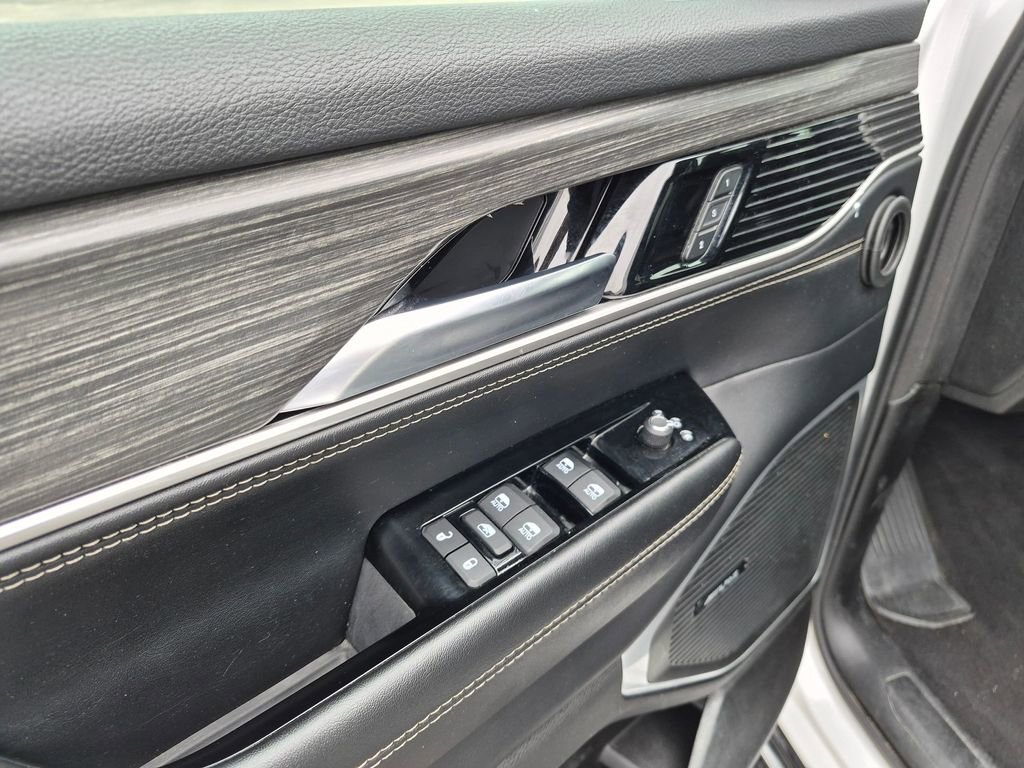Used 2024 Jeep Wagoneer Series II w/ Flexible Seating Group RWD image 12
