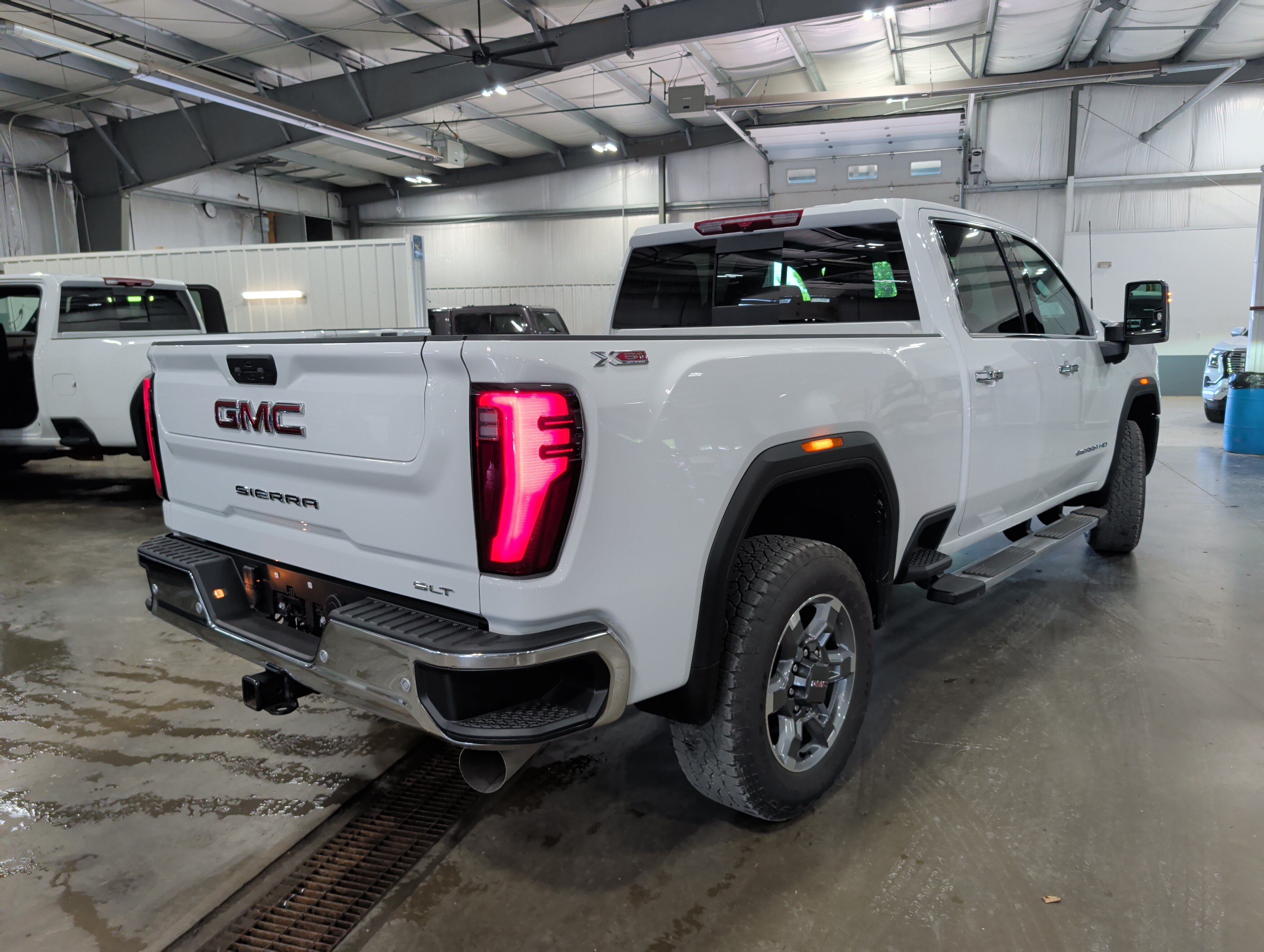 Used 2025 GMC Sierra 3500 SLT w/ SLT Premium Package AWD/4WD image 3