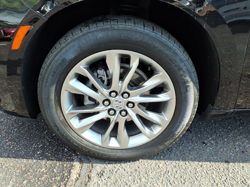 Used 2024 Buick Enclave Avenir w/ Avenir Technology Package image 9