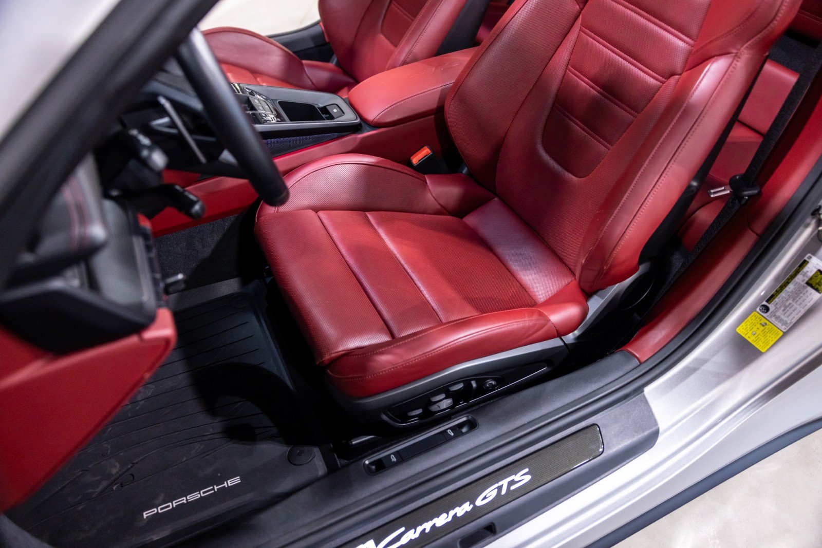 Used 2022 Porsche 911 Cabriolet image 40
