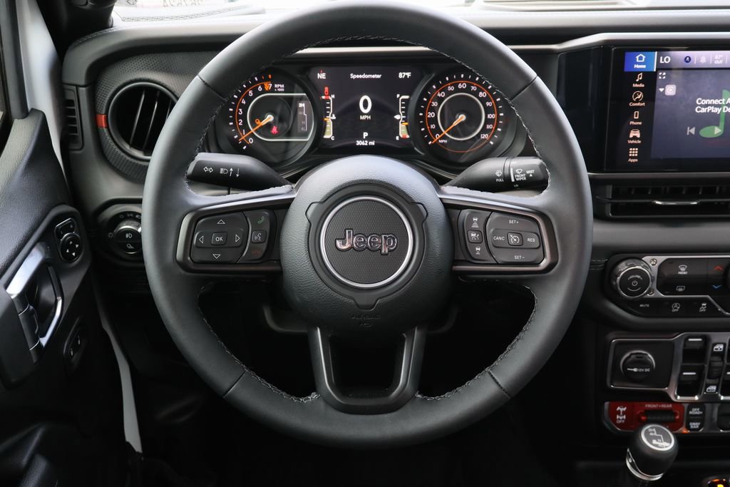 Used 2025 Jeep Gladiator Rubicon AWD/4WD image 14
