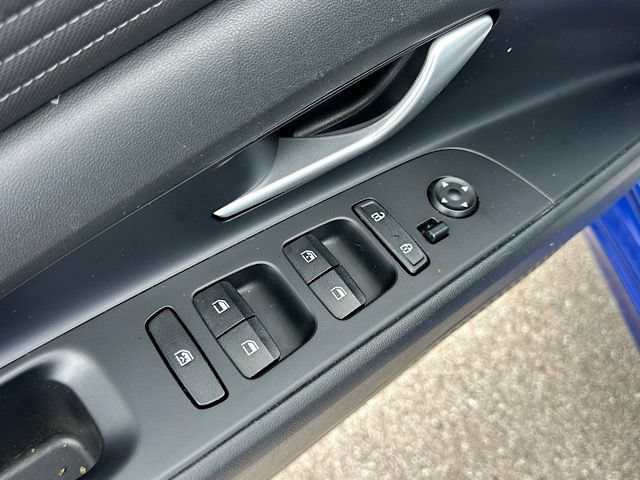 Used 2023 Hyundai Elantra SEL w/ Convenience Package FWD image 16