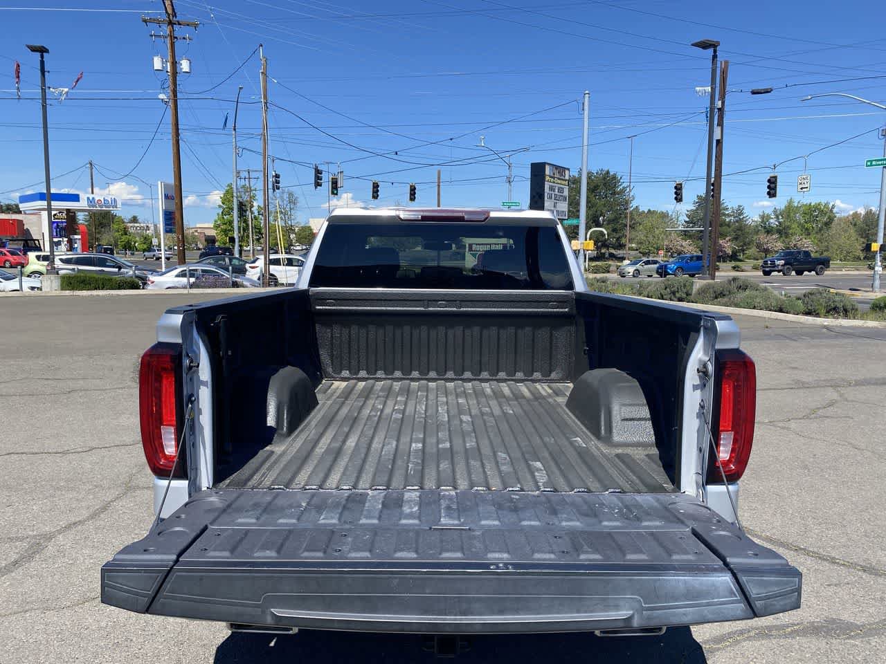 Used 2021 GMC Sierra 1500 SLT w/ X31 Off-Road Package image 22
