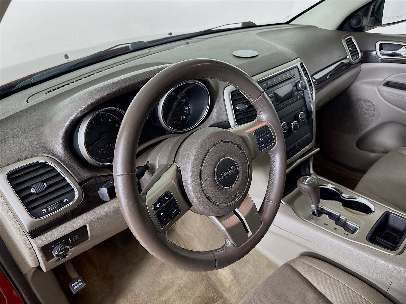Used 2011 Jeep Grand Cherokee Laredo w/ Security & Convenience Group AWD/4WD image 21