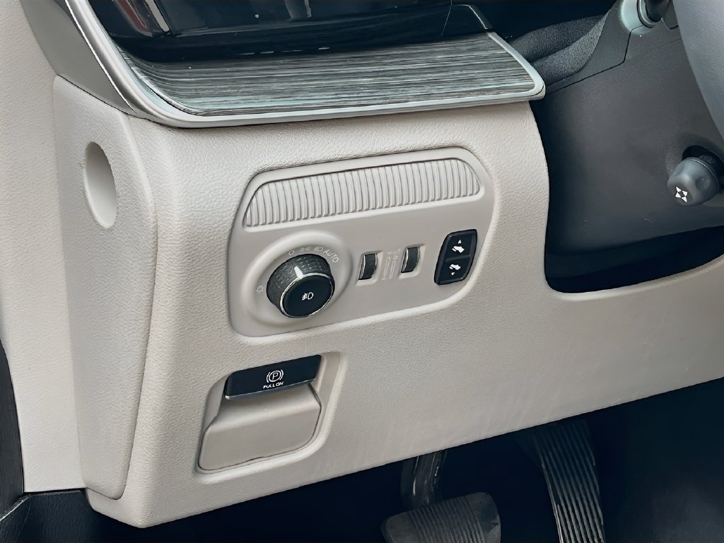 Used 2022 Jeep Wagoneer Series II AWD/4WD image 10