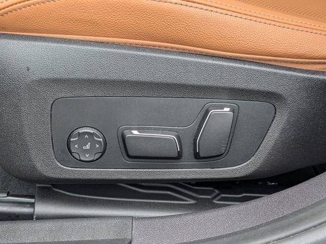 Used 2025 BMW 330i Sedan w/ M Sport Package image 20